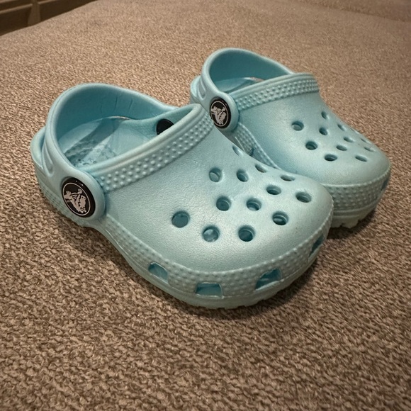 Little kids crocs size C 4 - Picture 2 of 4
